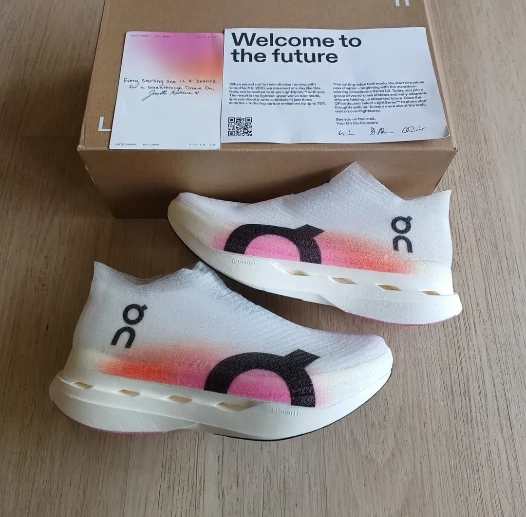 ON Cloudboom Strike LS White / Raspberry